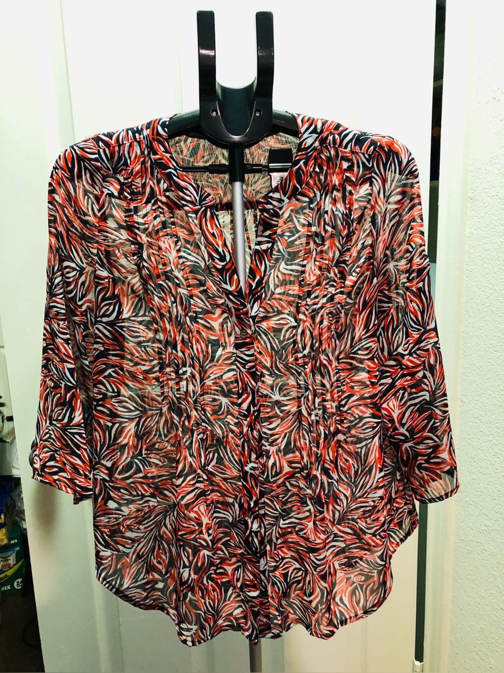 Chaus Red Black White Leaf-Print Button Blouse